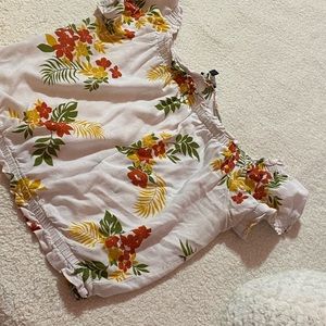 Whit with different colors of flowers